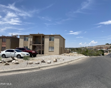 5200 Carousel Drive - Photo Thumbnail 14