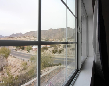 5200 Carousel Drive - Photo Thumbnail 11