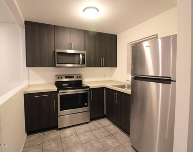 5200 Carousel Drive - Photo Thumbnail 10