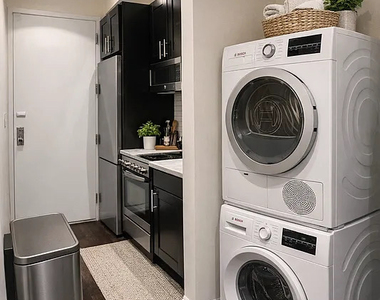 222 East 12th Street - Photo Thumbnail 3