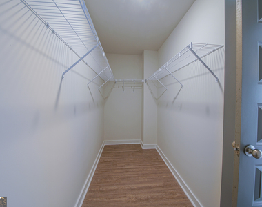 305 Lorien Way - Photo Thumbnail 12