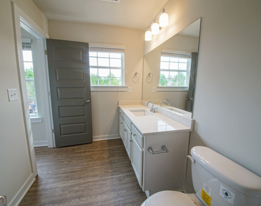 305 Lorien Way - Photo Thumbnail 11