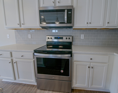 305 Lorien Way - Photo Thumbnail 2