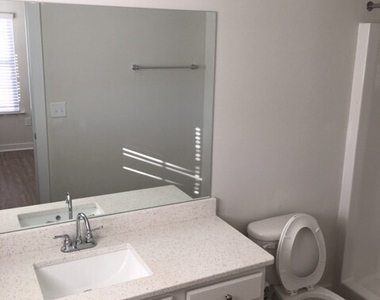 305 Lorien Way - Photo Thumbnail 7