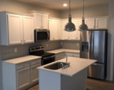 305 Lorien Way - Photo Thumbnail 4