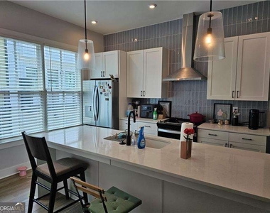 732 Perch Place - Photo Thumbnail 2