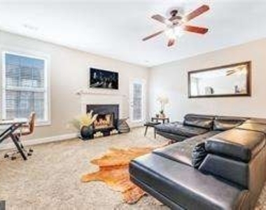 7039 Bayrose Circle - Photo Thumbnail 4