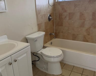 1873 Nw 46th Street - Photo Thumbnail 6