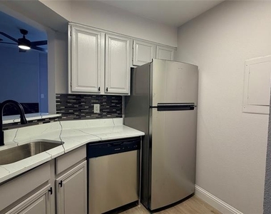 5757 Martel Avenue - Photo Thumbnail 4