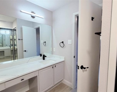 5757 Martel Avenue - Photo Thumbnail 7