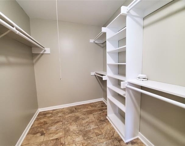 2115 Glenwood Lane - Photo Thumbnail 11
