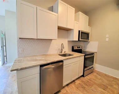 2115 Glenwood Lane - Photo Thumbnail 7