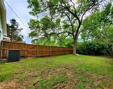 2115 Glenwood Lane - Photo Thumbnail 2