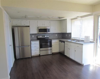 302 Candlewood Lane - Photo Thumbnail 2