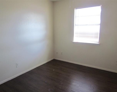 302 Candlewood Lane - Photo Thumbnail 1