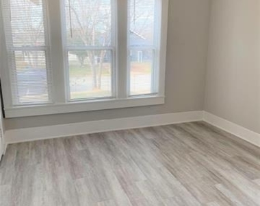 520 E Day Street - Photo Thumbnail 4