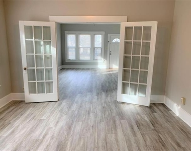 520 E Day Street - Photo Thumbnail 5