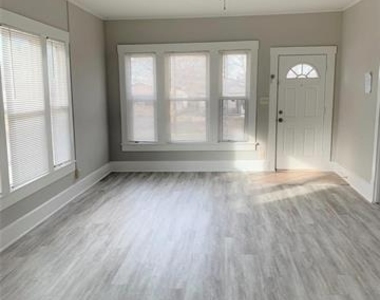 520 E Day Street - Photo Thumbnail 1