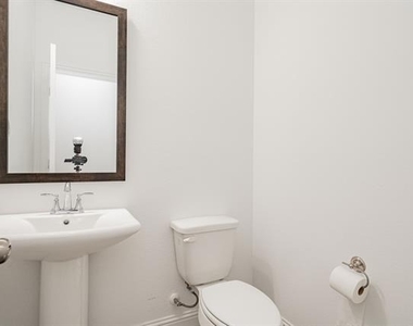 537 Parkside Drive - Photo Thumbnail 15