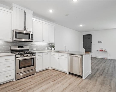 537 Parkside Drive - Photo Thumbnail 8