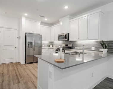 537 Parkside Drive - Photo Thumbnail 7