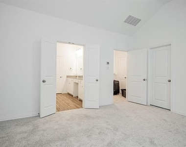 537 Parkside Drive - Photo Thumbnail 13