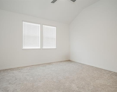 537 Parkside Drive - Photo Thumbnail 14
