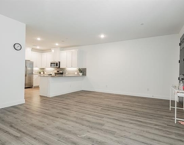 537 Parkside Drive - Photo Thumbnail 1