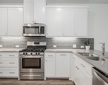 537 Parkside Drive - Photo Thumbnail 4