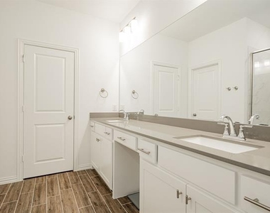 537 Parkside Drive - Photo Thumbnail 11