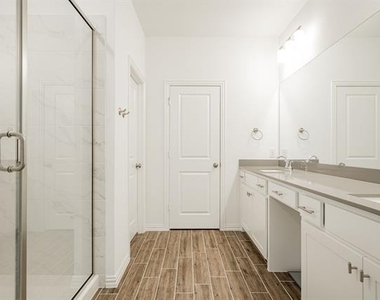 537 Parkside Drive - Photo Thumbnail 12