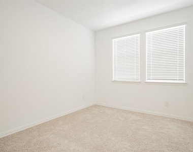 537 Parkside Drive - Photo Thumbnail 10