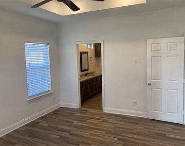 4811 Henry Street - Photo Thumbnail 10