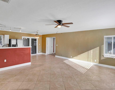 1129 Nw 7th Terrace - Photo Thumbnail 3