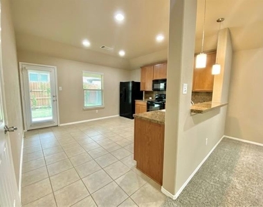 421 Goldstone Lane - Photo Thumbnail 5