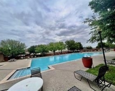 421 Goldstone Lane - Photo Thumbnail 17