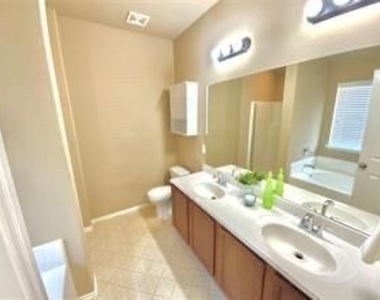 421 Goldstone Lane - Photo Thumbnail 8