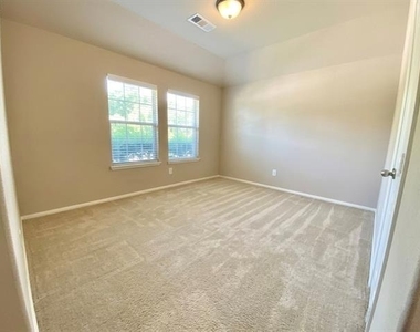 421 Goldstone Lane - Photo Thumbnail 9