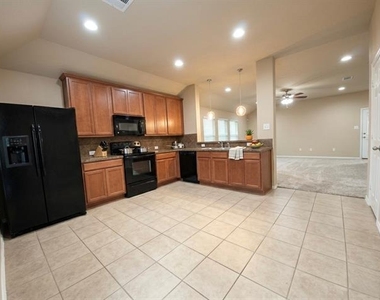 421 Goldstone Lane - Photo Thumbnail 4
