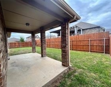 421 Goldstone Lane - Photo Thumbnail 12