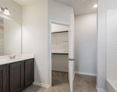 519 Mockingbird Lane - Photo Thumbnail 9