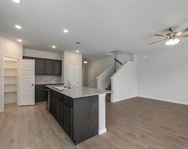 519 Mockingbird Lane - Photo Thumbnail 6