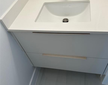 972 Jeffery Street - Photo Thumbnail 7