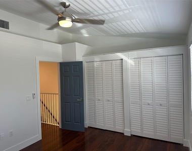 972 Jeffery Street - Photo Thumbnail 10