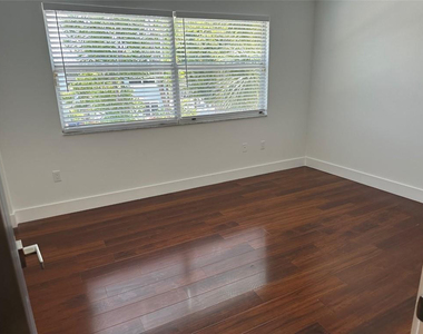 972 Jeffery Street - Photo Thumbnail 11