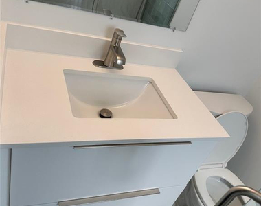 972 Jeffery Street - Photo Thumbnail 12