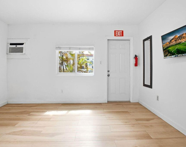 343 Van Buren Street - Photo Thumbnail 3