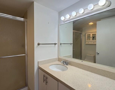 2900 Nw 42 - Photo Thumbnail 15