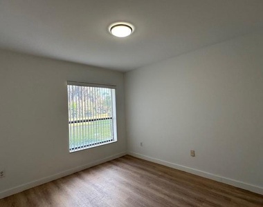2900 Nw 42 - Photo Thumbnail 13
