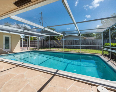 5200 Ne 15th Avenue - Photo Thumbnail 1